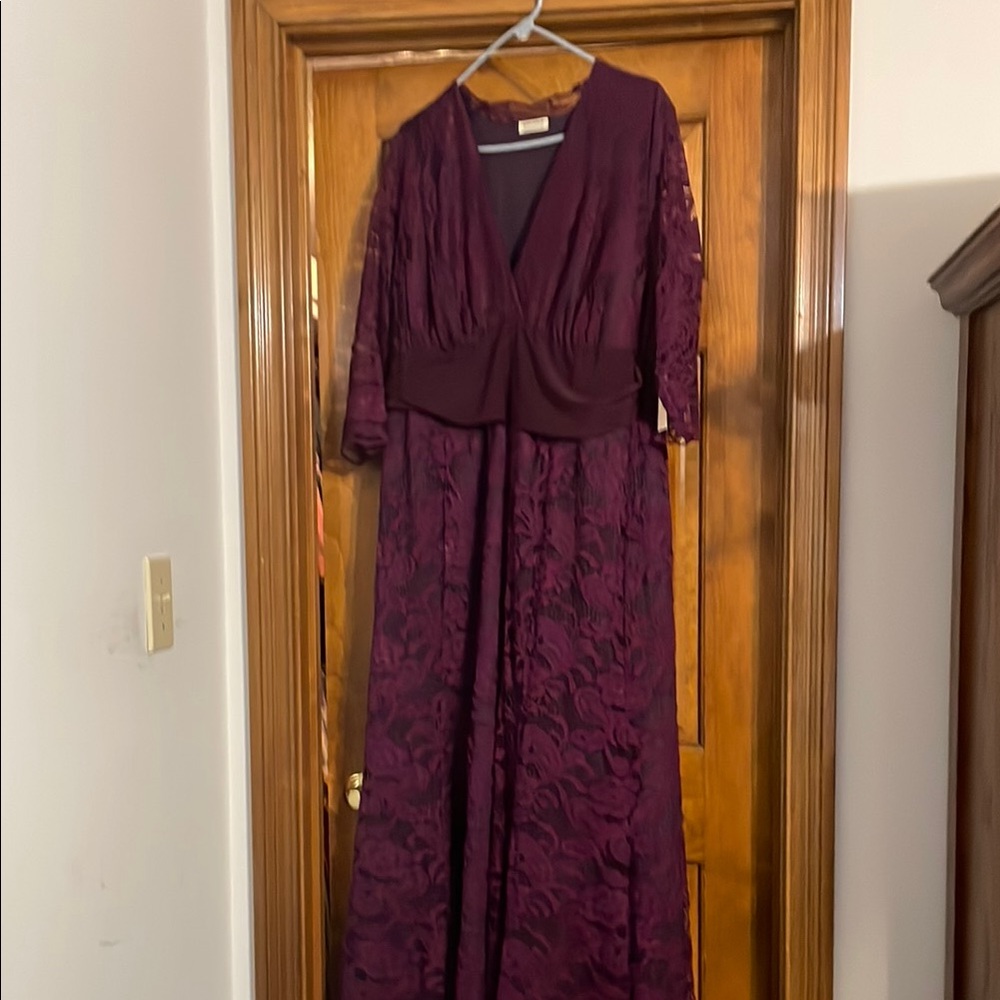 Formal Dress/Mother of Bride: Kiyonna  Red Dress w/ Elegant Design 2x